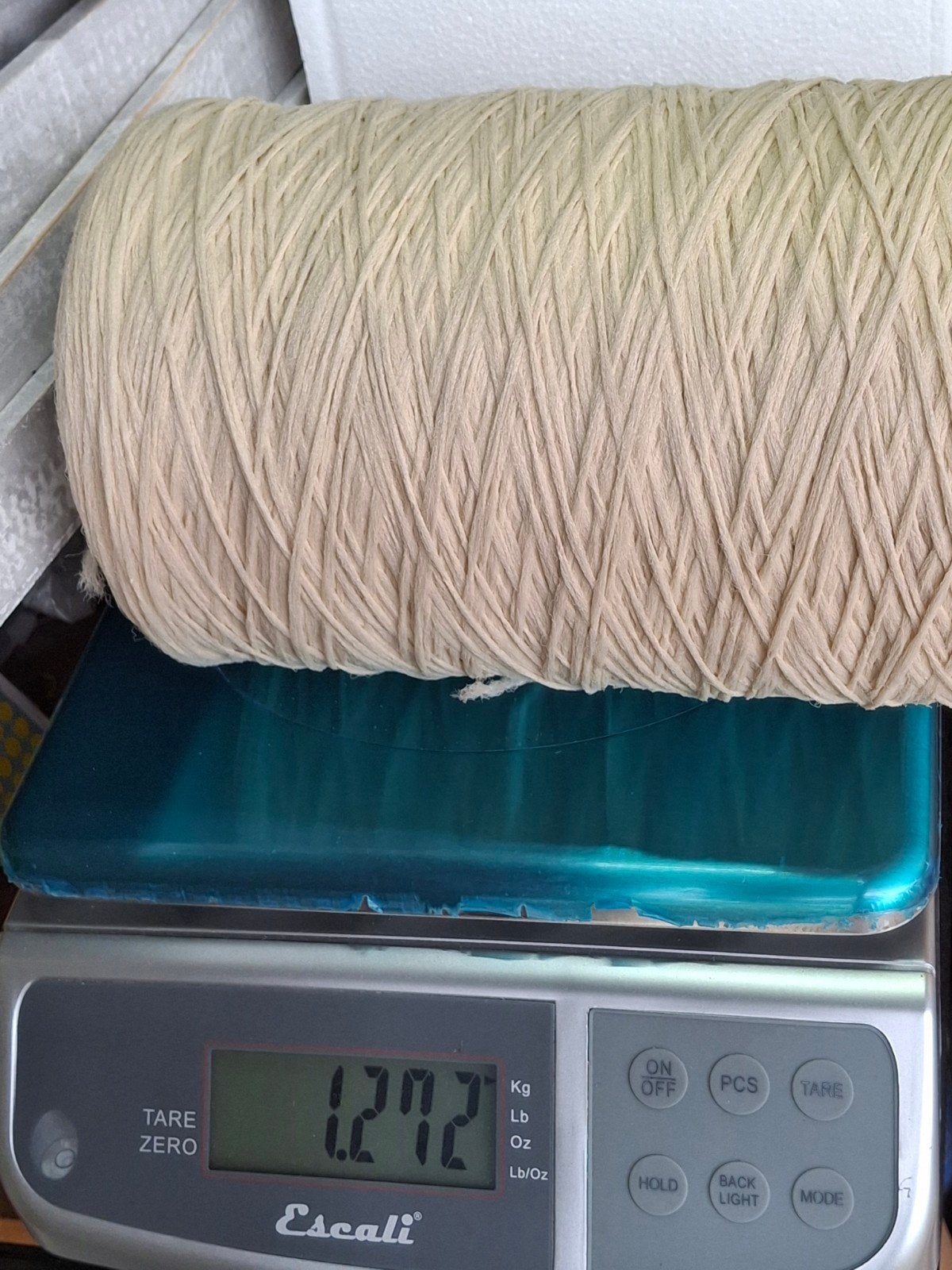 Synthetisch dikker garen op cone, 1250 gram, Hobby en Vrije tijd, Ophalen of Verzenden, Nieuw, Breien of Haken, Wol of Garen