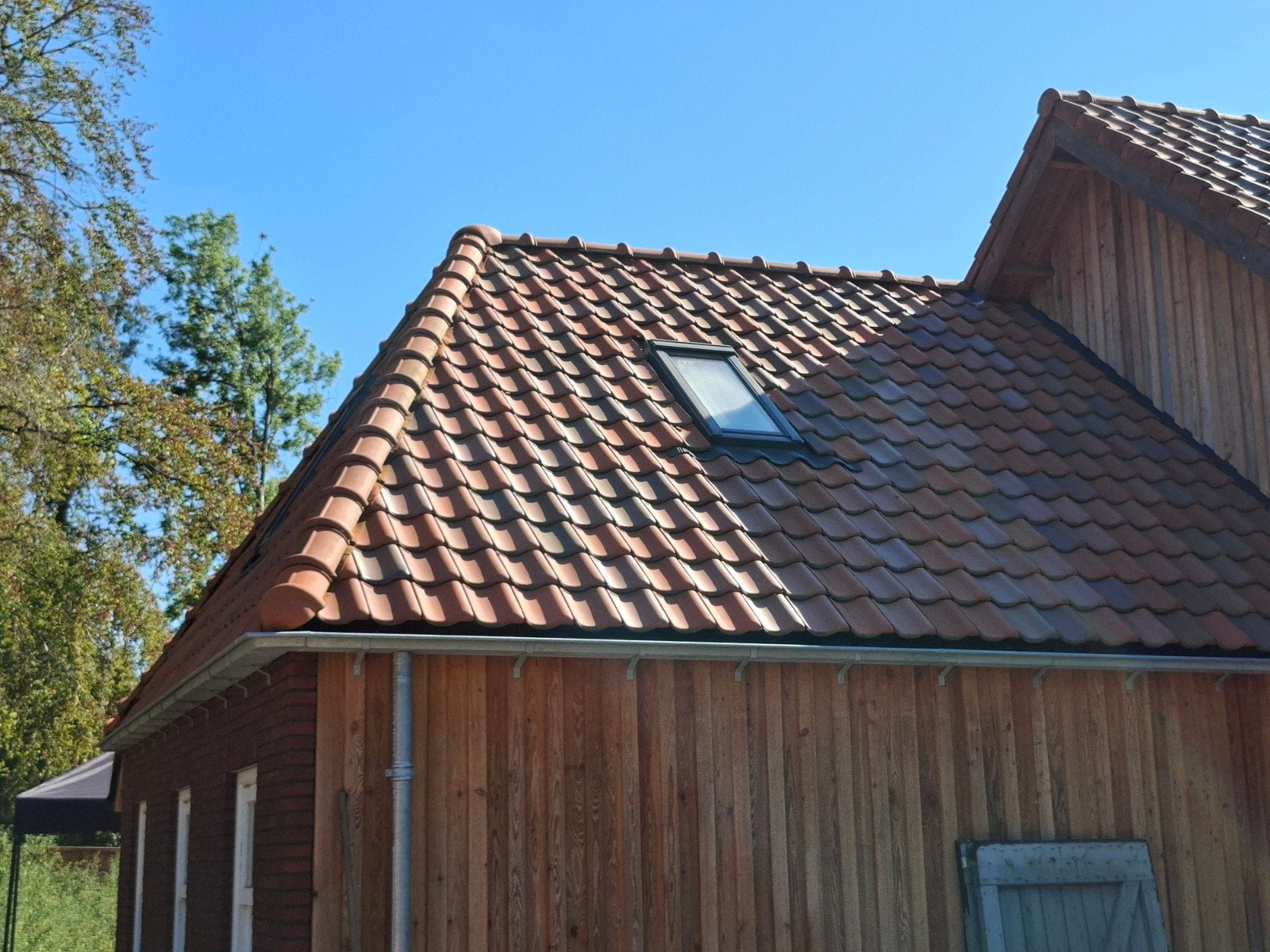 +/- 600 (35m2) dakpannen rood Monier VH-V (al beneden), Ophalen, Gebruikt, Steen of Klei, 15 m² of meer