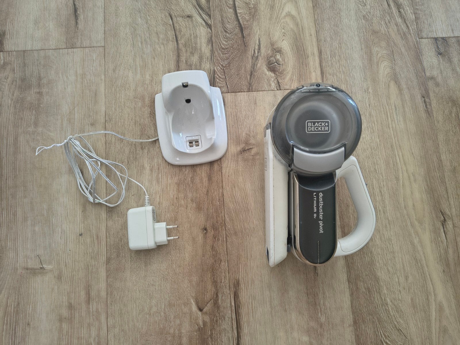 Black + Decker dustbuster pivot kruimeldief met oplader!, Kruimeldief, Onb, Draadloos, Ophalen of Verzenden