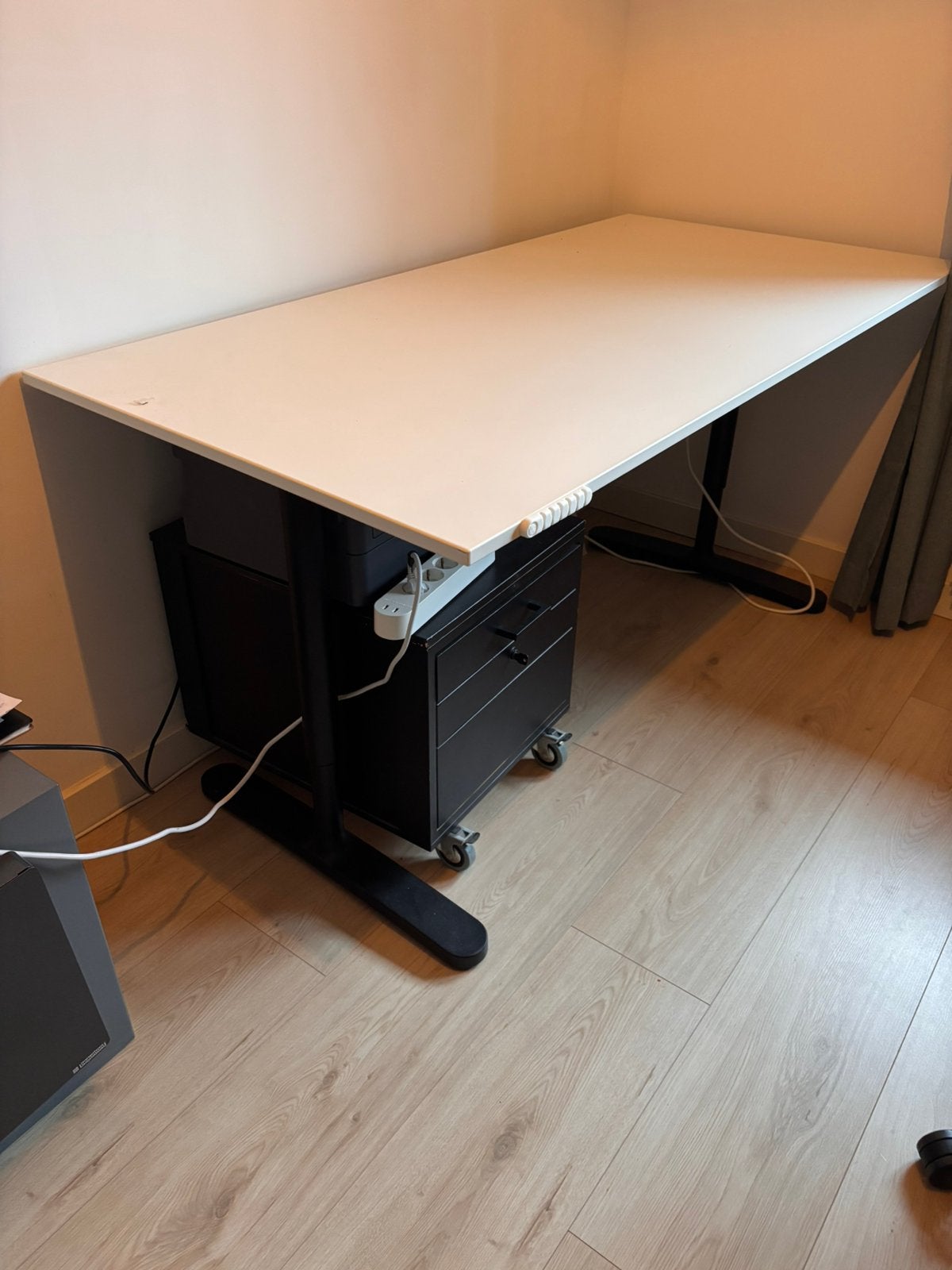 IKEA BEKANT bureau met Thyge blad 160x80 cm, Ophalen, Zit-sta bureau, Gebruikt, Spaanplaat of MDF