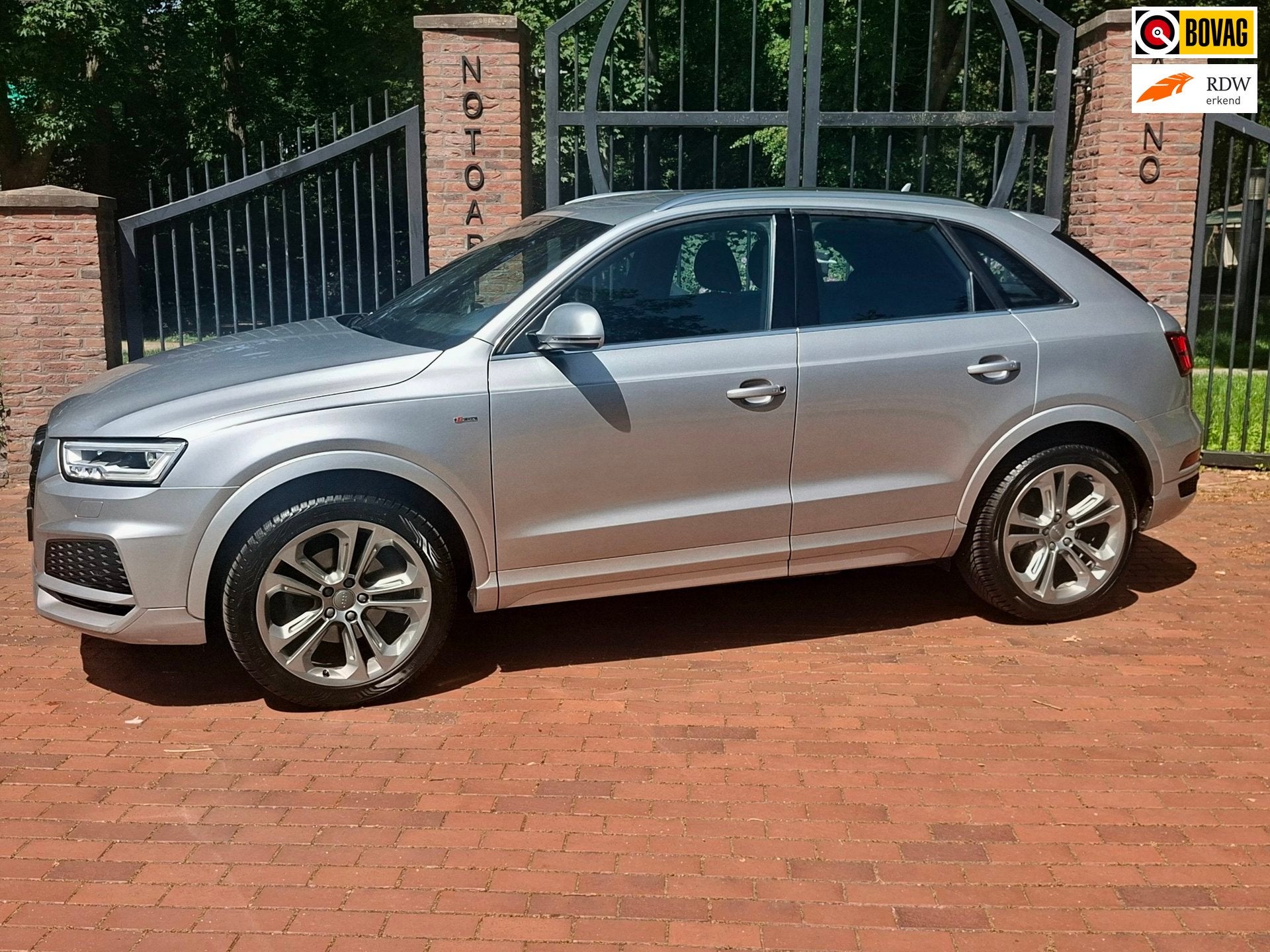 Audi Q3 2.0 TFSI quattro S-Line Trekhaak Camera Side Assist, Auto's, Automaat, Gebruikt, Euro 6, 4 cilinders