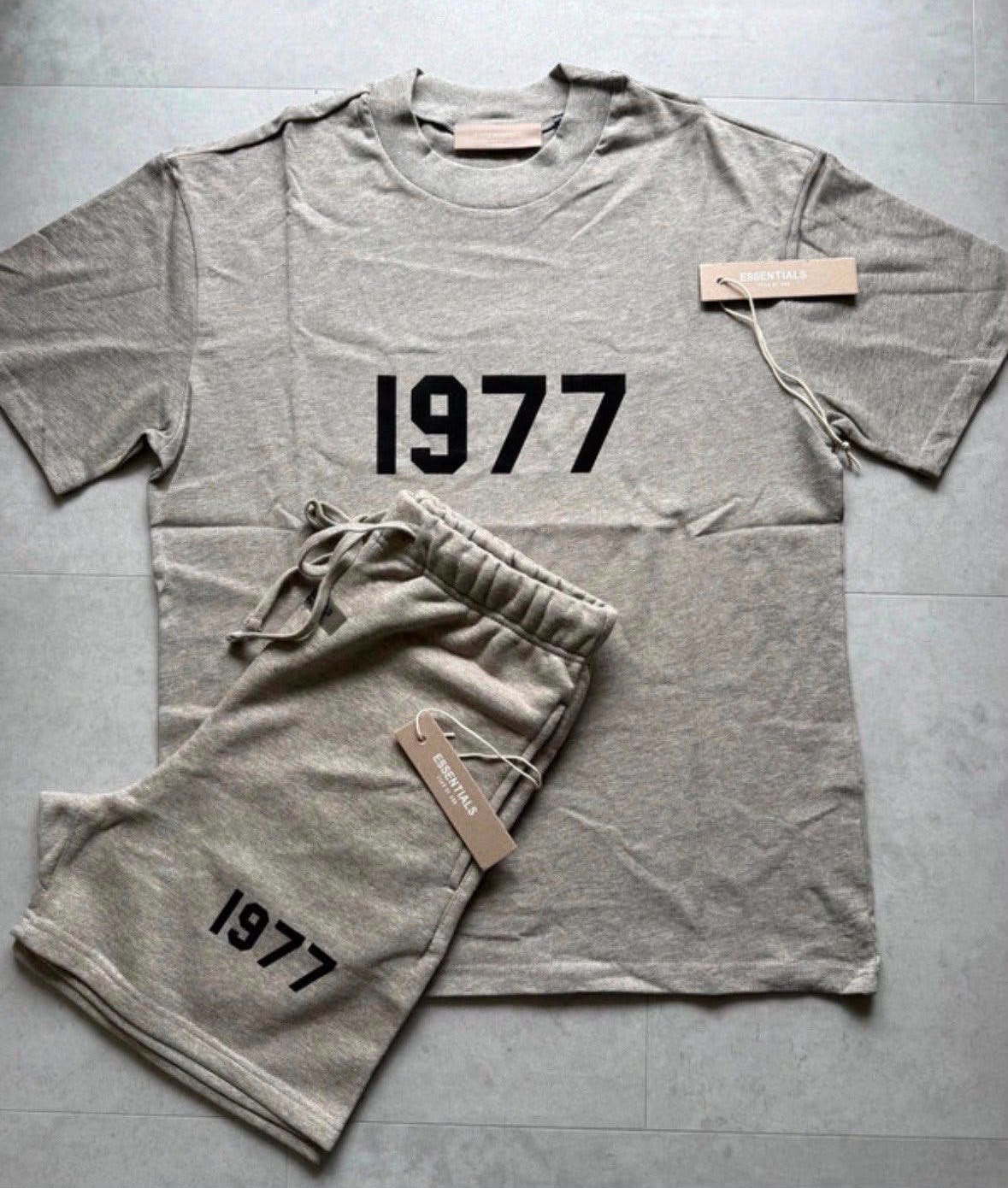 Essentials 1977 Set S tot XXL, Kleding | Heren, T-shirts, Ophalen of Verzenden, Zo goed als nieuw, Overige maten, Zwart
