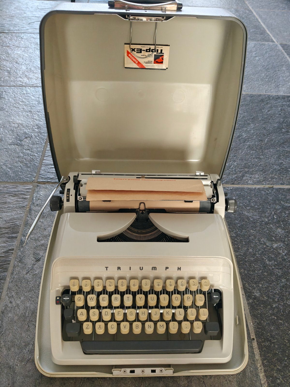 Triumph typmachine - werkend - NIEUWSTAAT!, Ophalen, Zo goed als nieuw