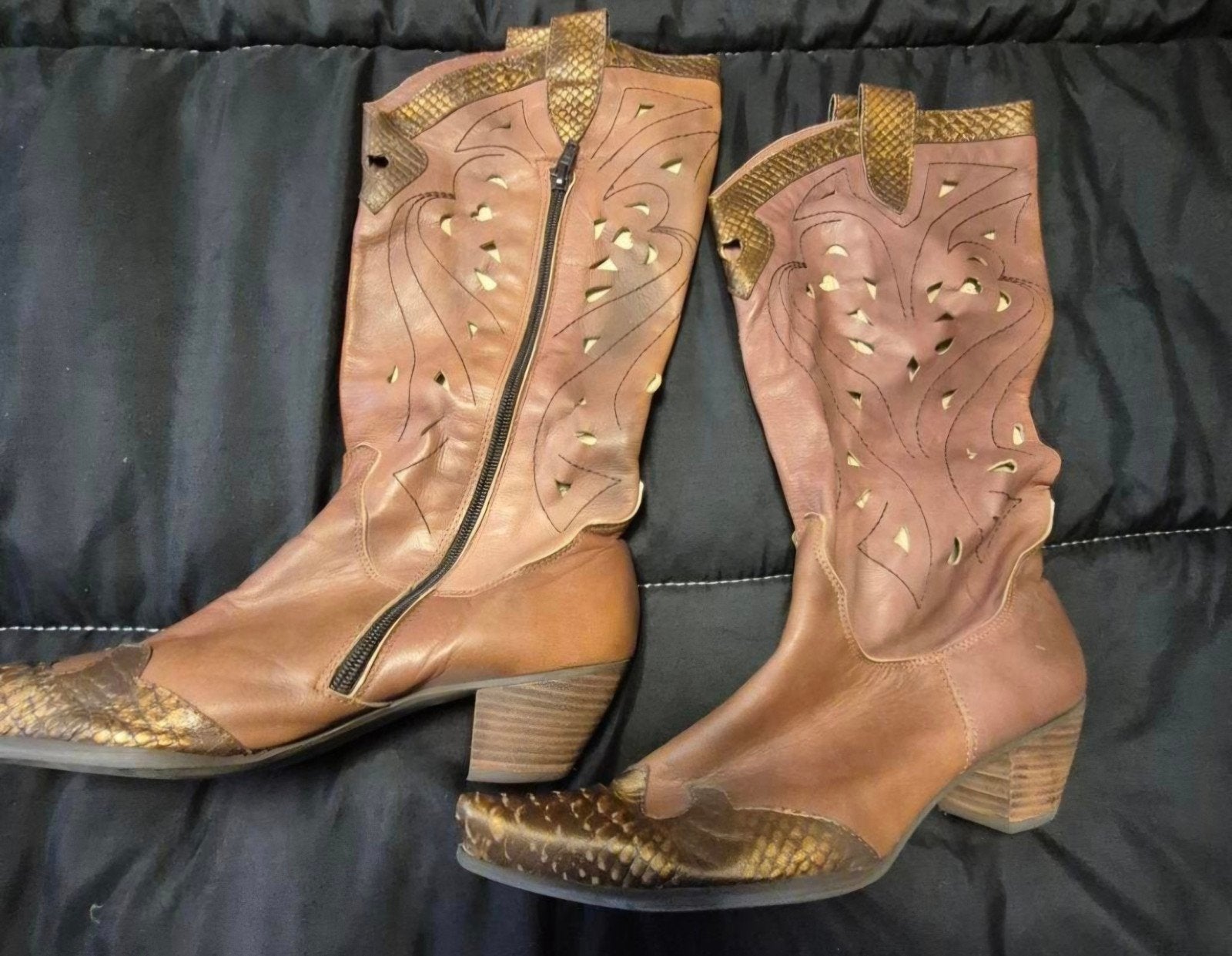 Bruin cognac kleur dames laarsen slangenhuid-achtige textuur, Ophalen of Verzenden, Nieuw, Bruin