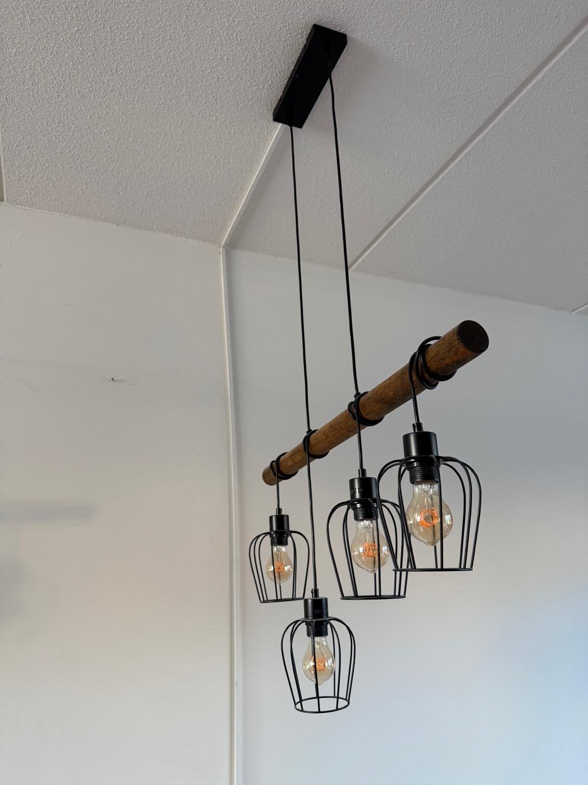 hanglamp met houten balk en 4 kooilampen, Ophalen of Verzenden, Zo goed als nieuw, Hout, E27 (groot)