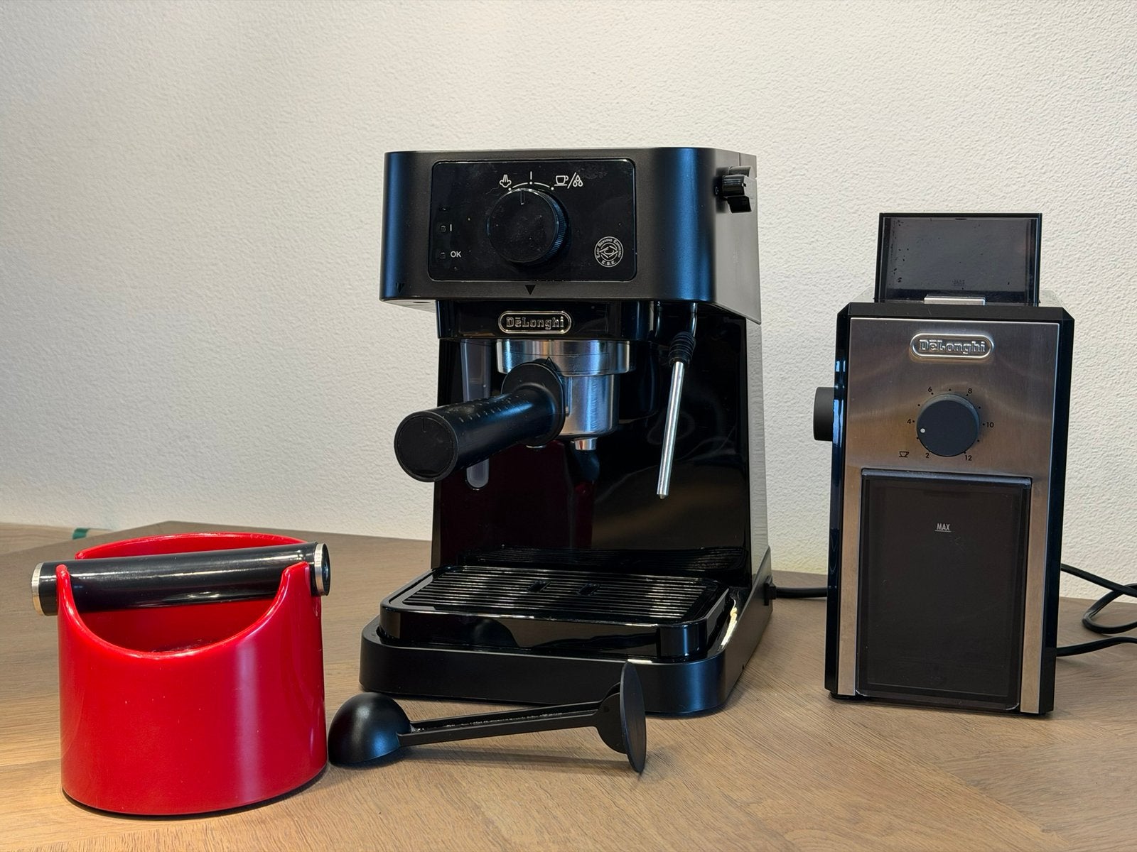 DELONGHI KOFFIEZETAPPARAAT MET MOLEN, Ophalen, Koffiemachine, Zo goed als nieuw, Afneembaar waterreservoir