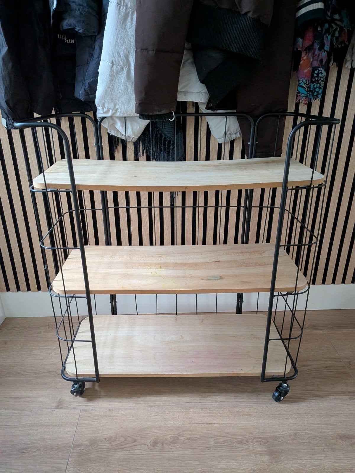 Sidetable / Klein kastje met wieltjes, Ophalen, Gebruikt, 55 tot 75 cm, 60 cm of meer