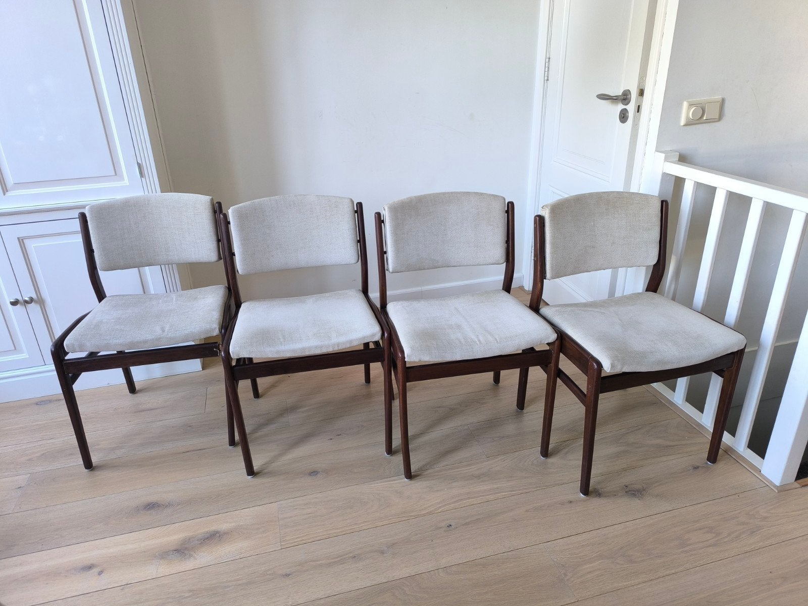 Teak eetkamer stoelen, renovatie, beige nieuwe bekleding, Ophalen, Gebruikt, Wit, Vier