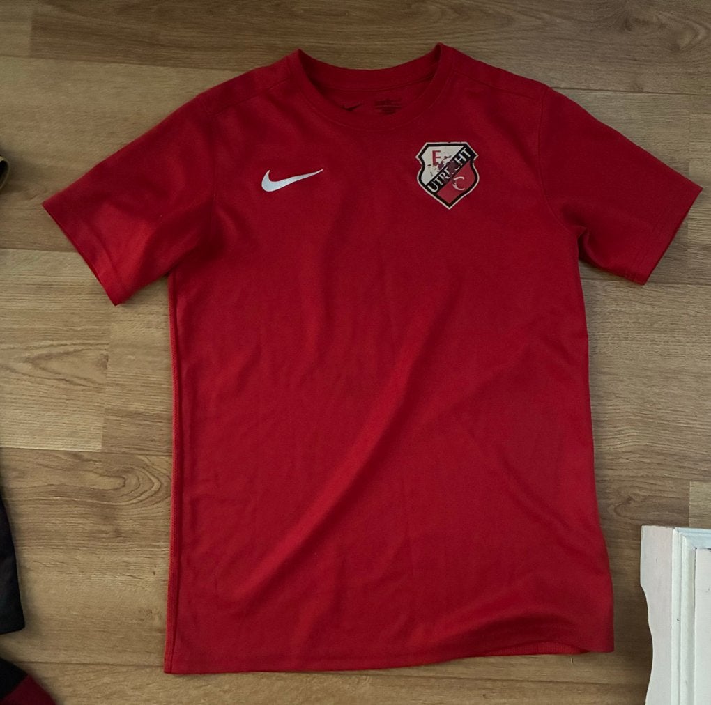 Nike FC Utrecht voetbalshirt rood maat L (147-158 cm), Overige maten, Ophalen of Verzenden, Zo goed als nieuw, Voetbal