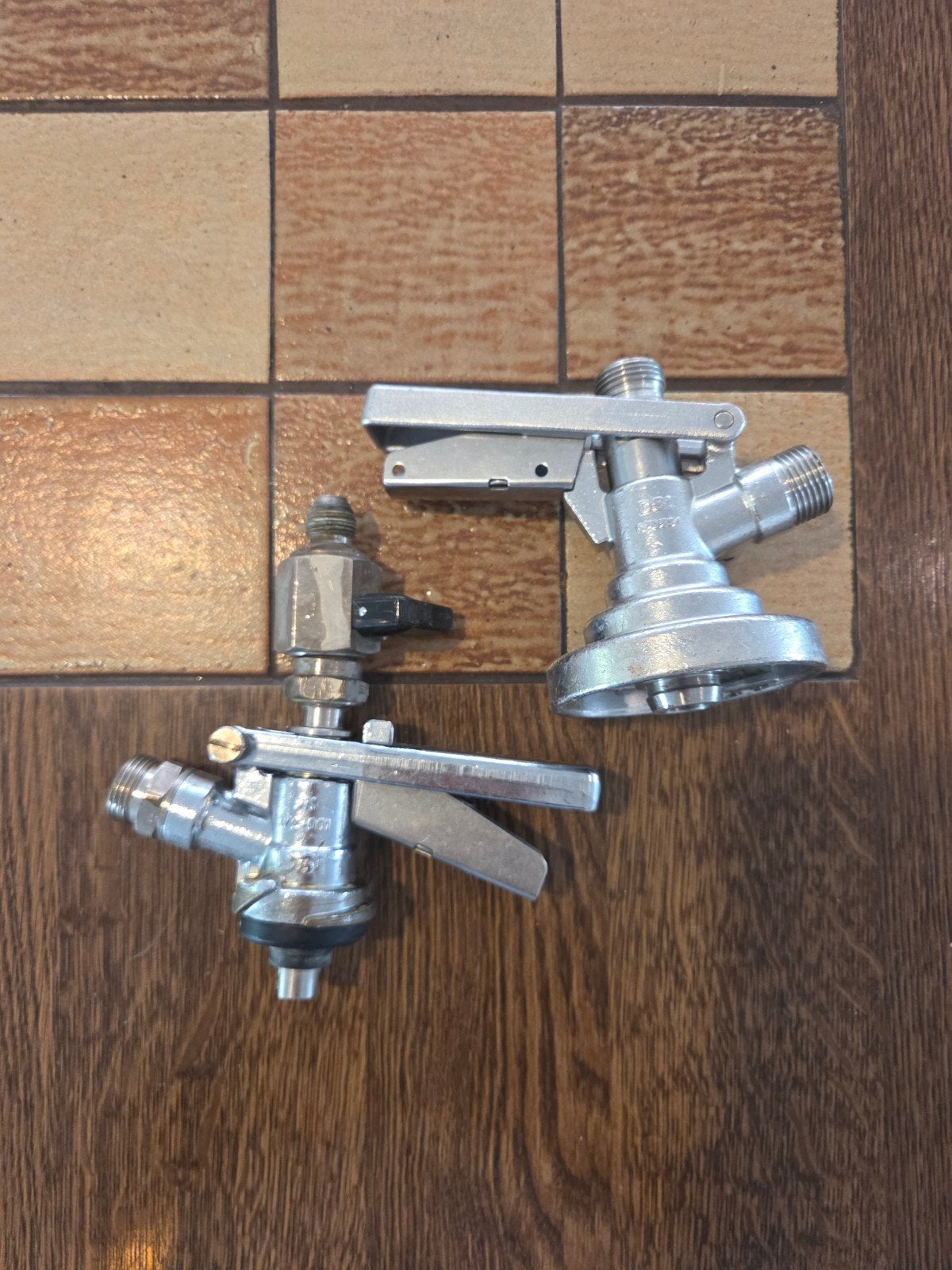 2 Professionele Fustkoppelingen / Bierkoppen (KeyKeg & DSI D, Ophalen, Gebruikt, Overige merken
