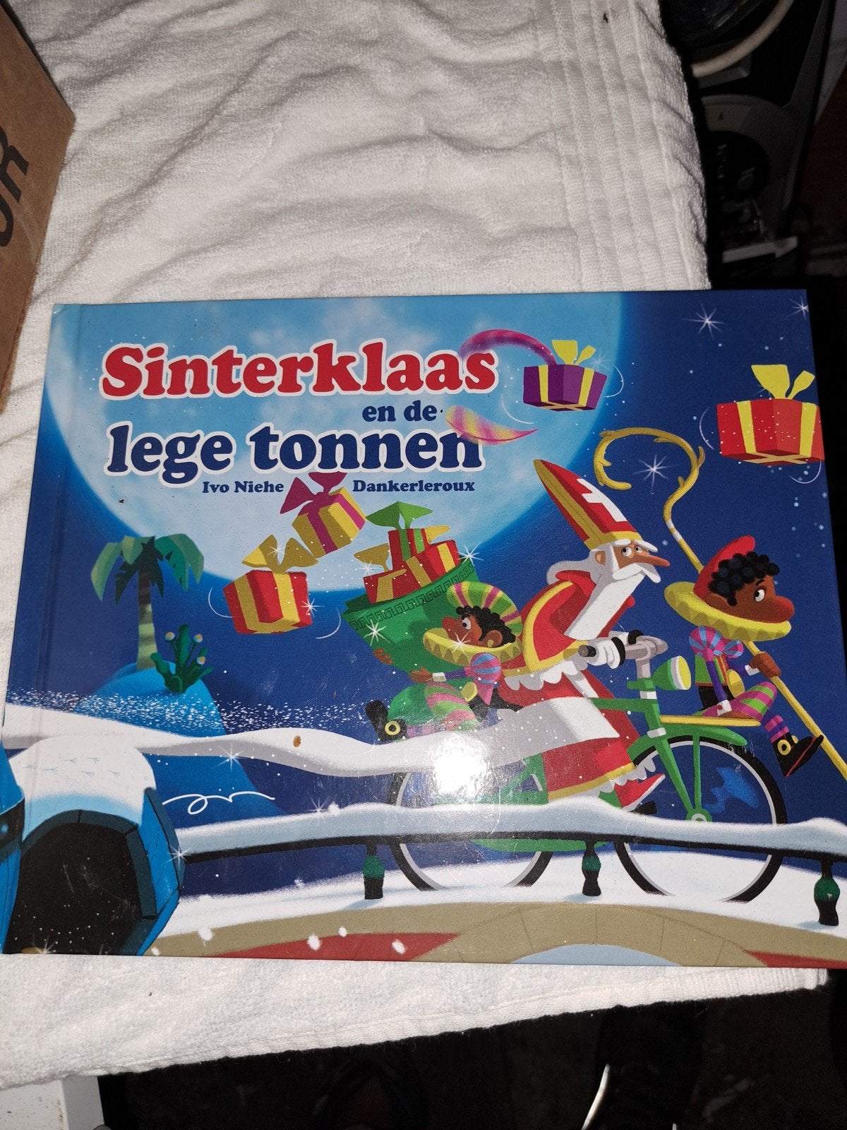 Sinterklaas en de lege tonnen - Ivo Niehe, Ophalen of Verzenden, Zo goed als nieuw, Ivo Niehe