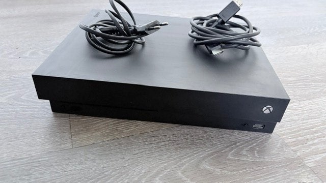 XBOX one + 2 controllers + 11 games, Spelcomputers en Games, Ophalen, Online, Gebruikt, Overige genres