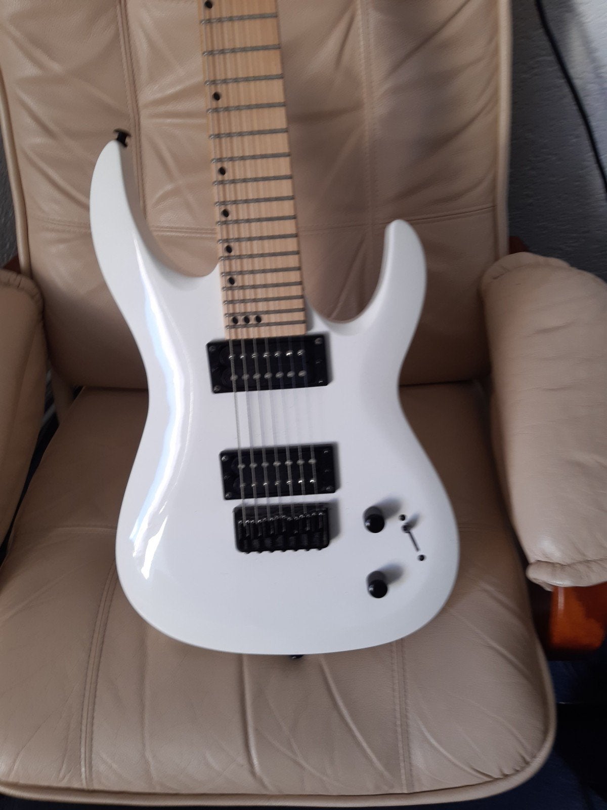 Elektrische akoestische witte gitaar te koop, Muziek en Instrumenten, Snaarinstrumenten | Gitaren | Elektrisch, Ophalen, Zo goed als nieuw