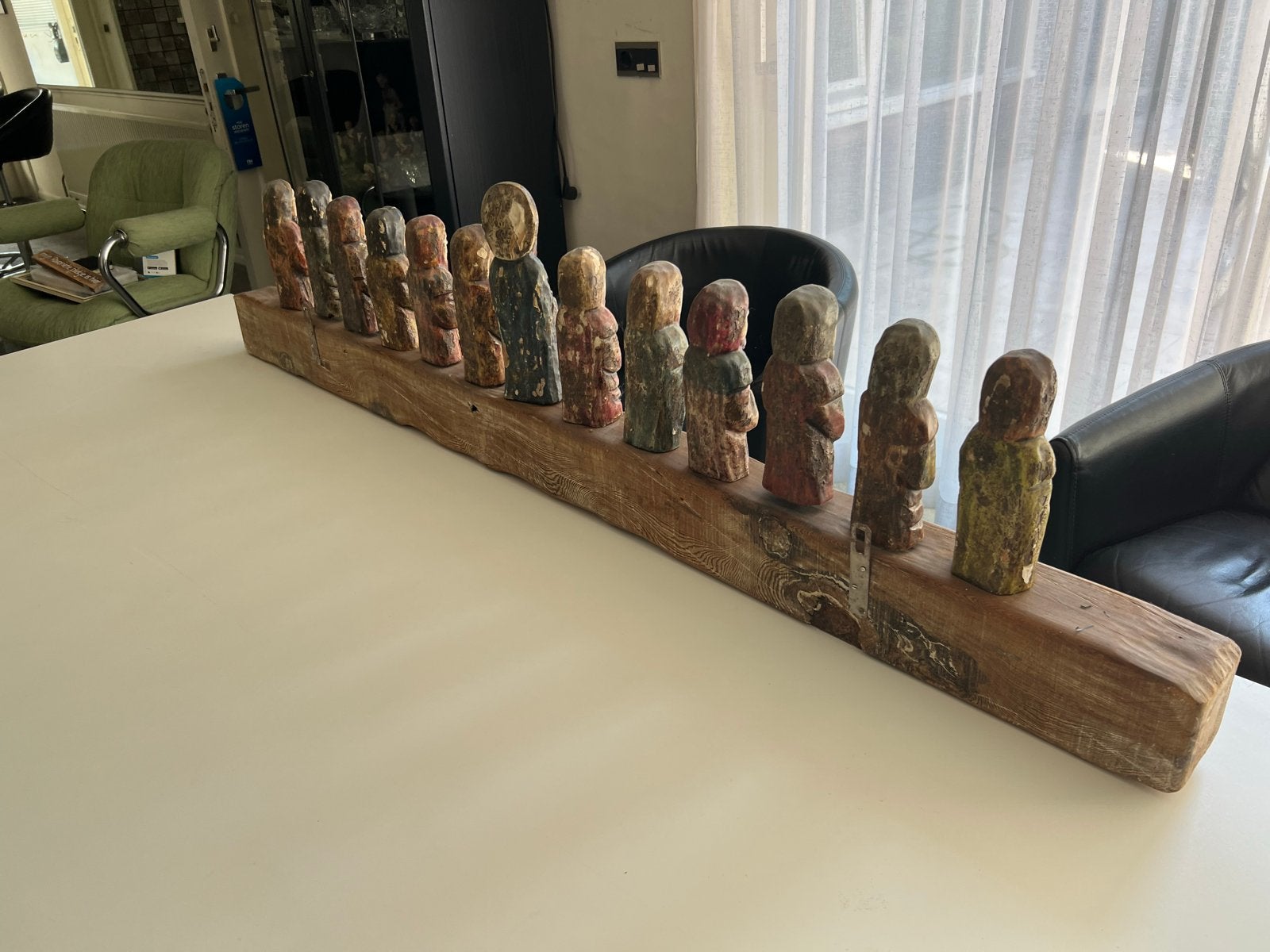 Apostelen balk houtgesneden figuren, Ophalen