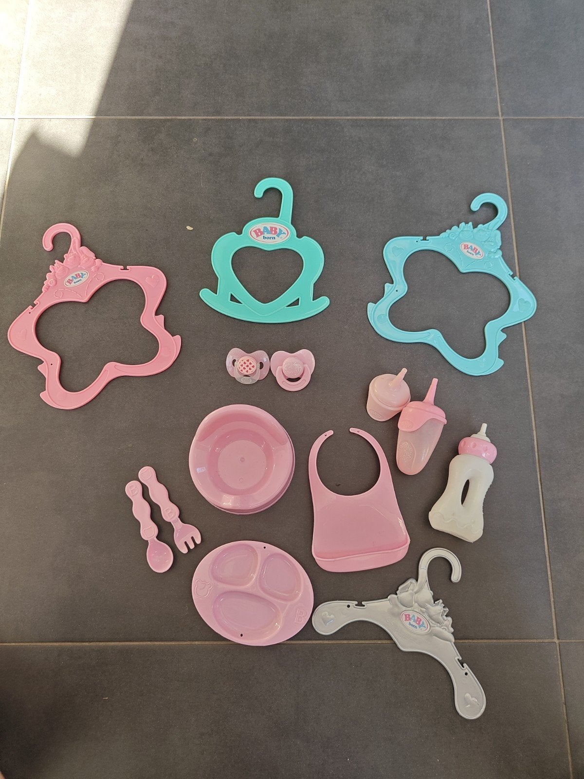 Baby Born eetset, kledinghangers en speentjes, Ophalen of Verzenden, Zo goed als nieuw