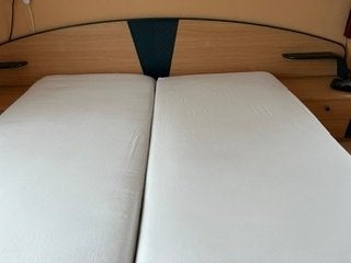 2-persoonsbed 1.80 m met elektrische lattenbodem, Ophalen, Gebruikt, Bruin, 210 cm