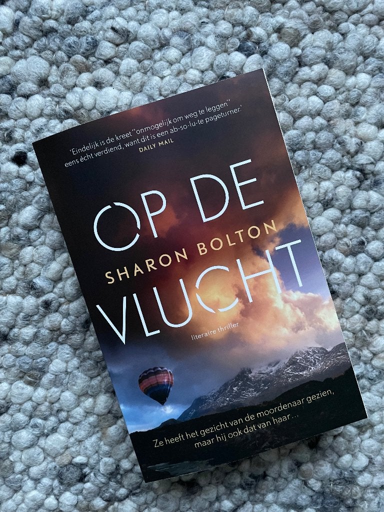 Sharon Bolton - Op de vlucht (2019), Boeken, Thrillers, Europa overig, Sharon Bolton, Ophalen of Verzenden, Zo goed als nieuw