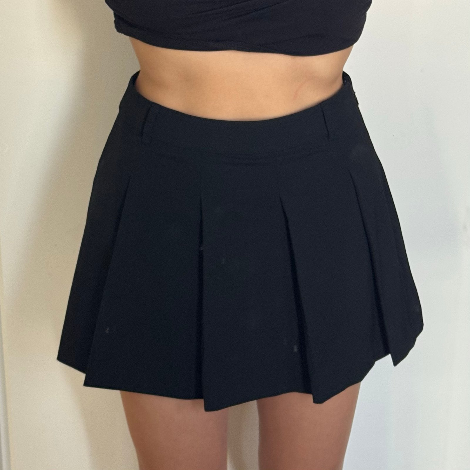 Zwart geplooide minirok/skort van Uniqlo, maat M, Kleding | Dames, Rokken, Maat 38/40 (M), Zwart, Ophalen of Verzenden, Zo goed als nieuw