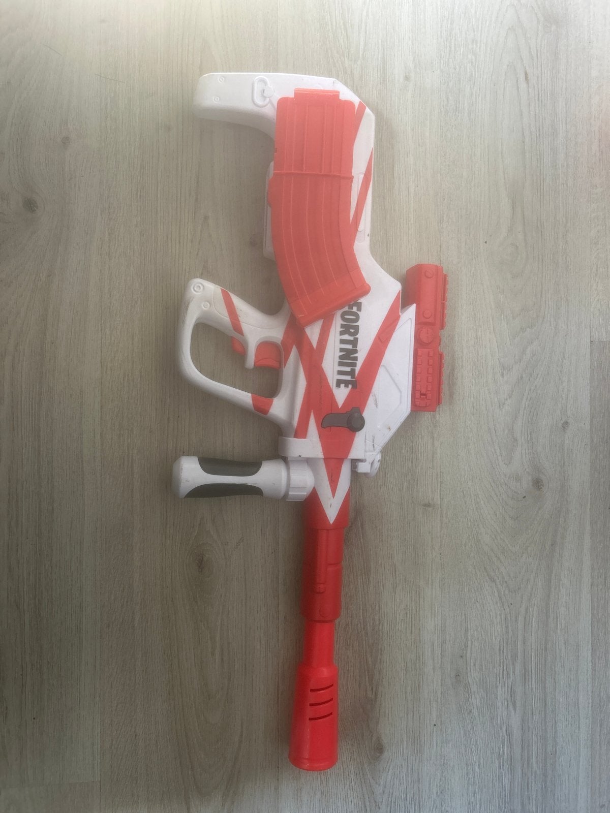 Fortnite Nerf Gun met magazijn en batterijen, Ophalen of Verzenden, Gebruikt