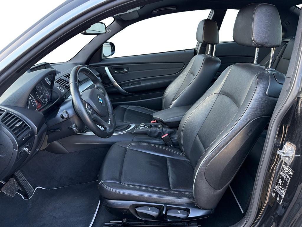 BMW 1-serie 120i | 2de eig. | Facelift | LED | Leder | Stl V, Auto's, Euro 5, 4 cilinders, Met garantie (alle), Zwart