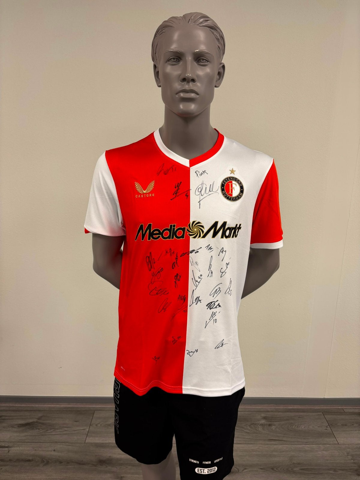 Feyenoord voetbalshirt 2025/2026, gesigneerd door selectie, Verzamelen, Ophalen of Verzenden, Zo goed als nieuw, Feyenoord, Shirt
