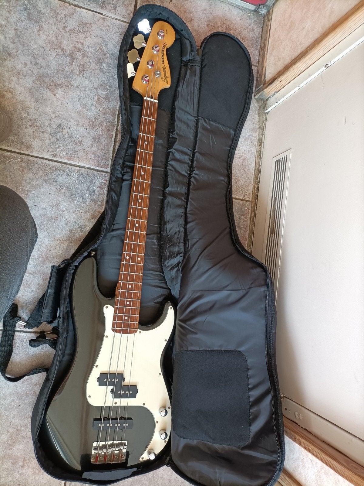 Squier Fender Standard Precision Bass met hoes, Ophalen of Verzenden, Gebruikt, Elektrisch