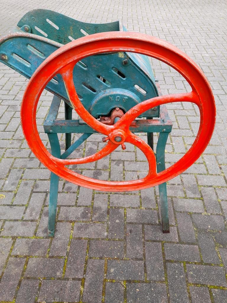 Antieke bietensnijder / bietenmolen, Ophalen