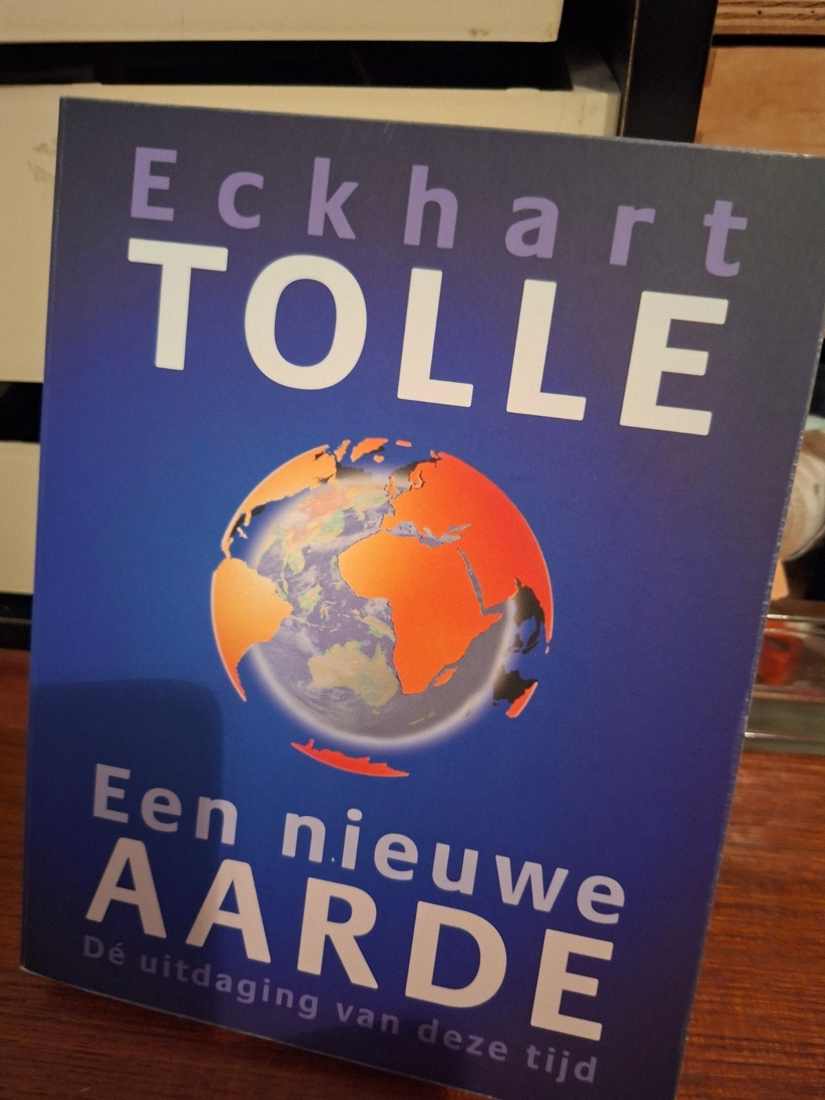 Eckhart Tolle - Een nieuwe aarde, Achtergrond en Informatie, Spiritualiteit algemeen, Verzenden, Zo goed als nieuw