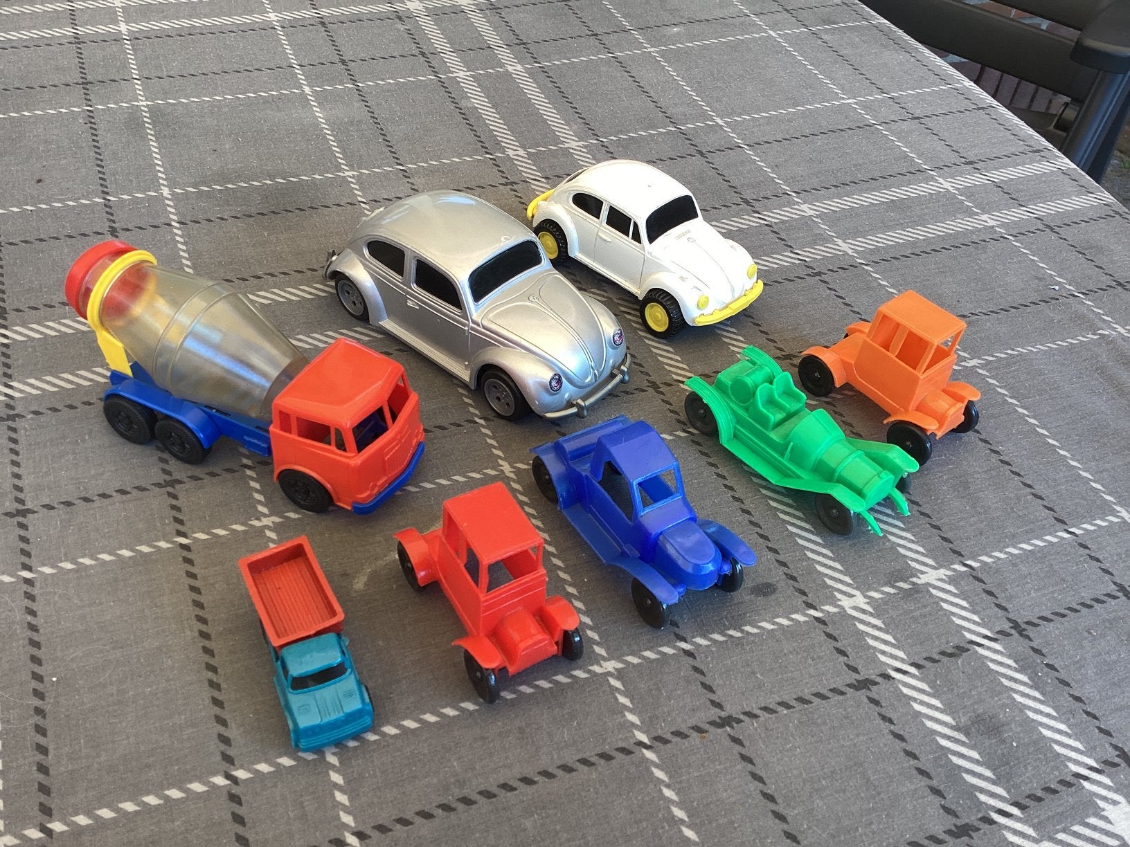 Vintage setje plastic model autootjes, Ophalen, Gebruikt