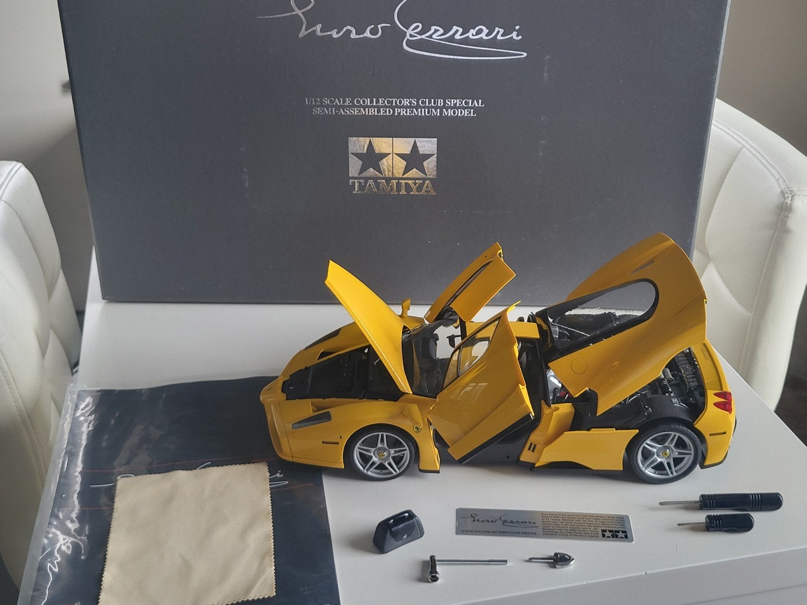 1:12 Tamiya Ferrari Enzo Giallo Modena No AutoArt, Ophalen of Verzenden, Zo goed als nieuw, BBR, CMC