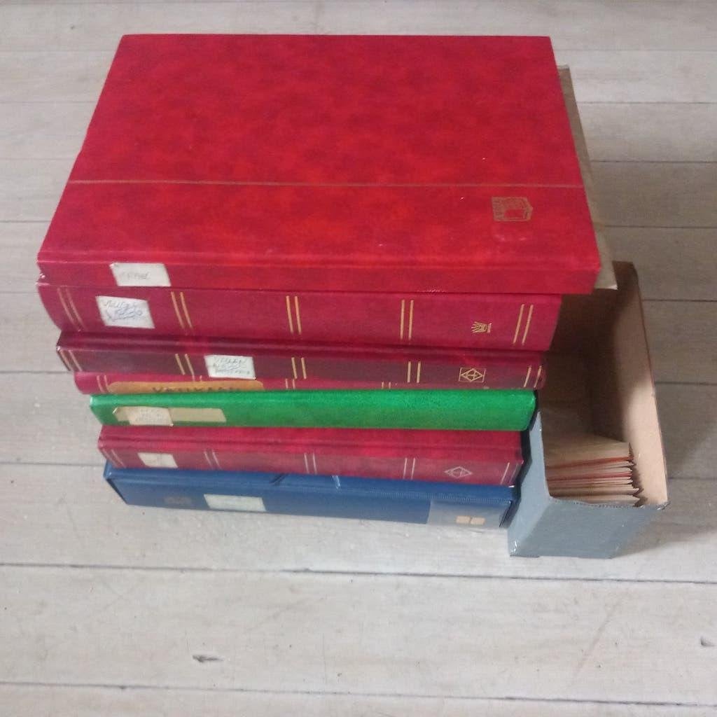 Collectie postzegels in diverse albums en mappen, Ophalen of Verzenden, Nederland en Buitenland