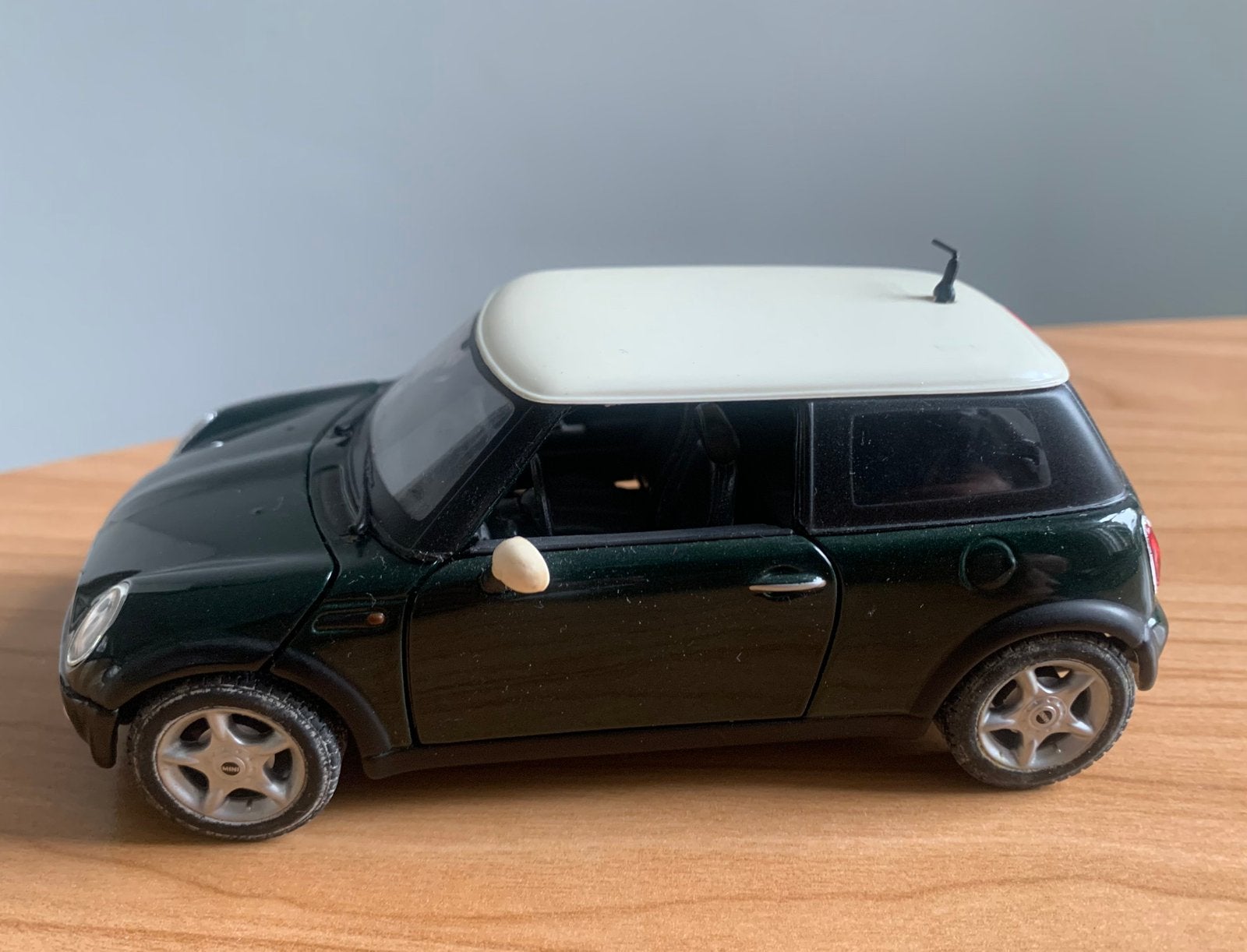 Donker groene Maisto Mini Cooper R50 modelauto, Hobby en Vrije tijd, Modelauto's | 1:24, Ophalen of Verzenden, Zo goed als nieuw