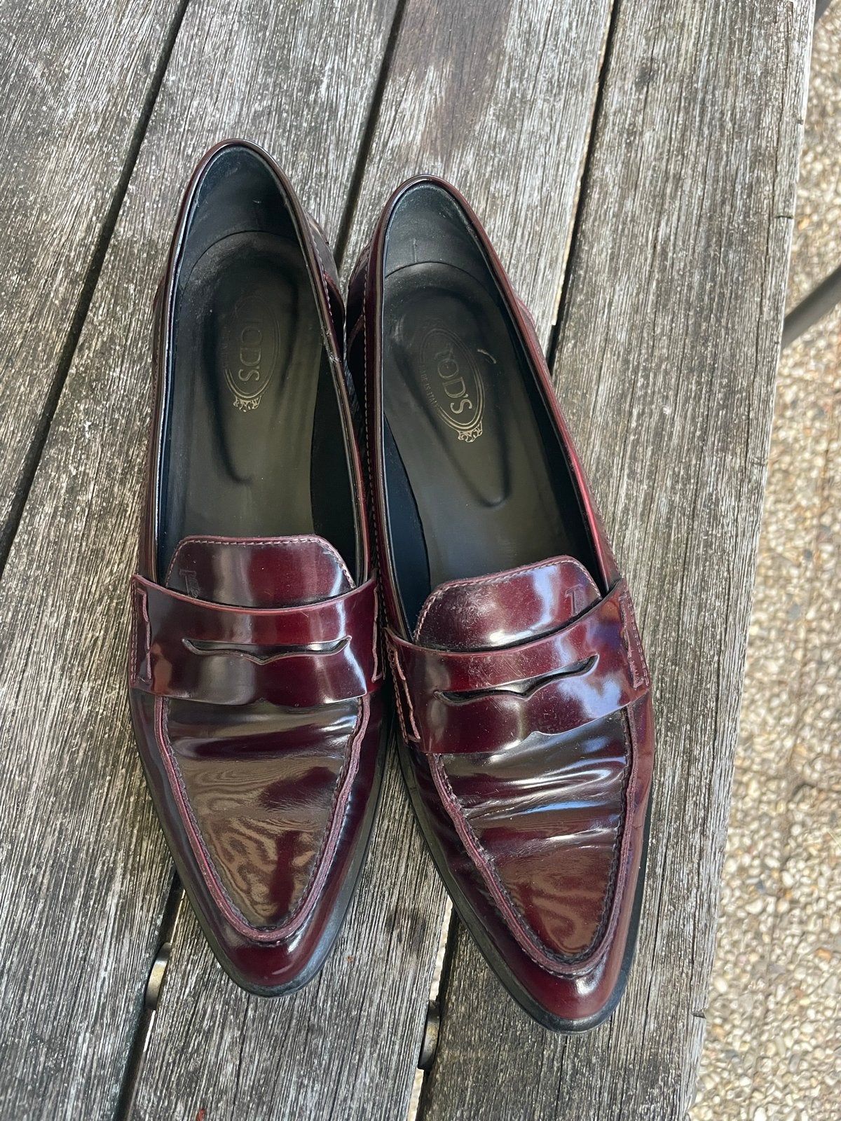 Tod's instappers maat 38 - Bordeauxrood lakleer, Ophalen of Verzenden, Zo goed als nieuw, Rood, Instappers