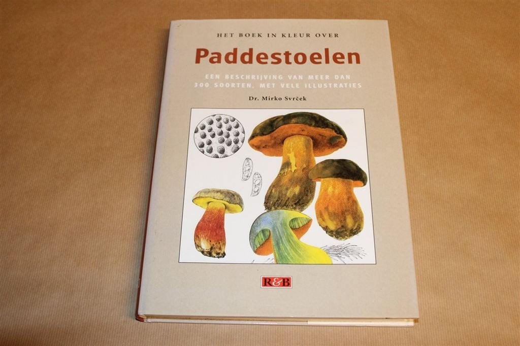 Boek in Kleur Over Paddestoelen — Meer Dan 300 Soorten, Ophalen of Verzenden, Gelezen, Bloemen, Planten en Bomen