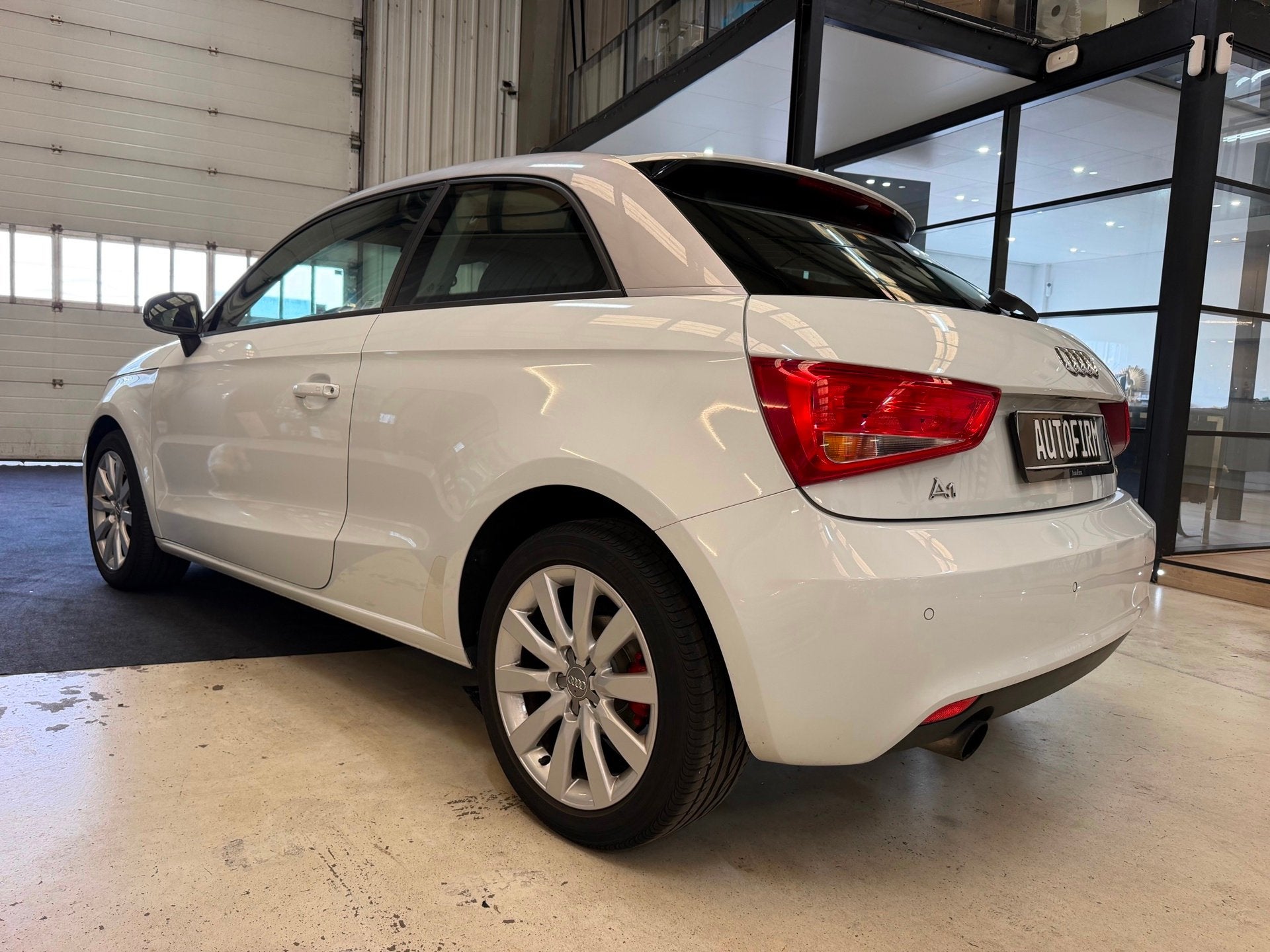 Audi A1 1.2 TFSI Ambition Nette auto Dealer onderhouden Navi, Voorwielaandrijving, Dealer onderhouden, Zwart, 4 cilinders