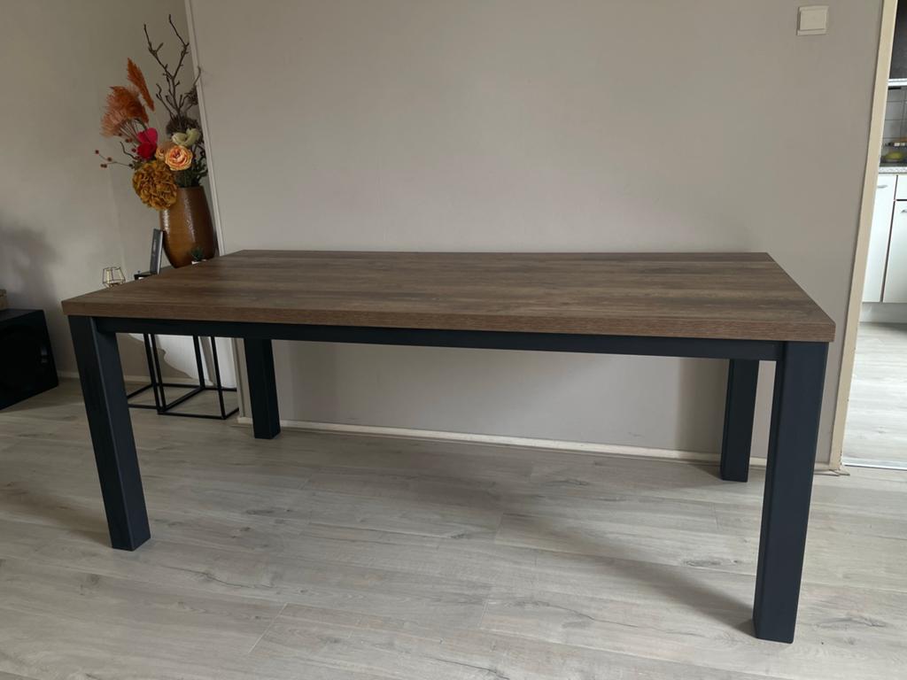 Mooie bruine eettafel - hout look, Ophalen, Kunststof, 50 tot 100 cm, Zo goed als nieuw