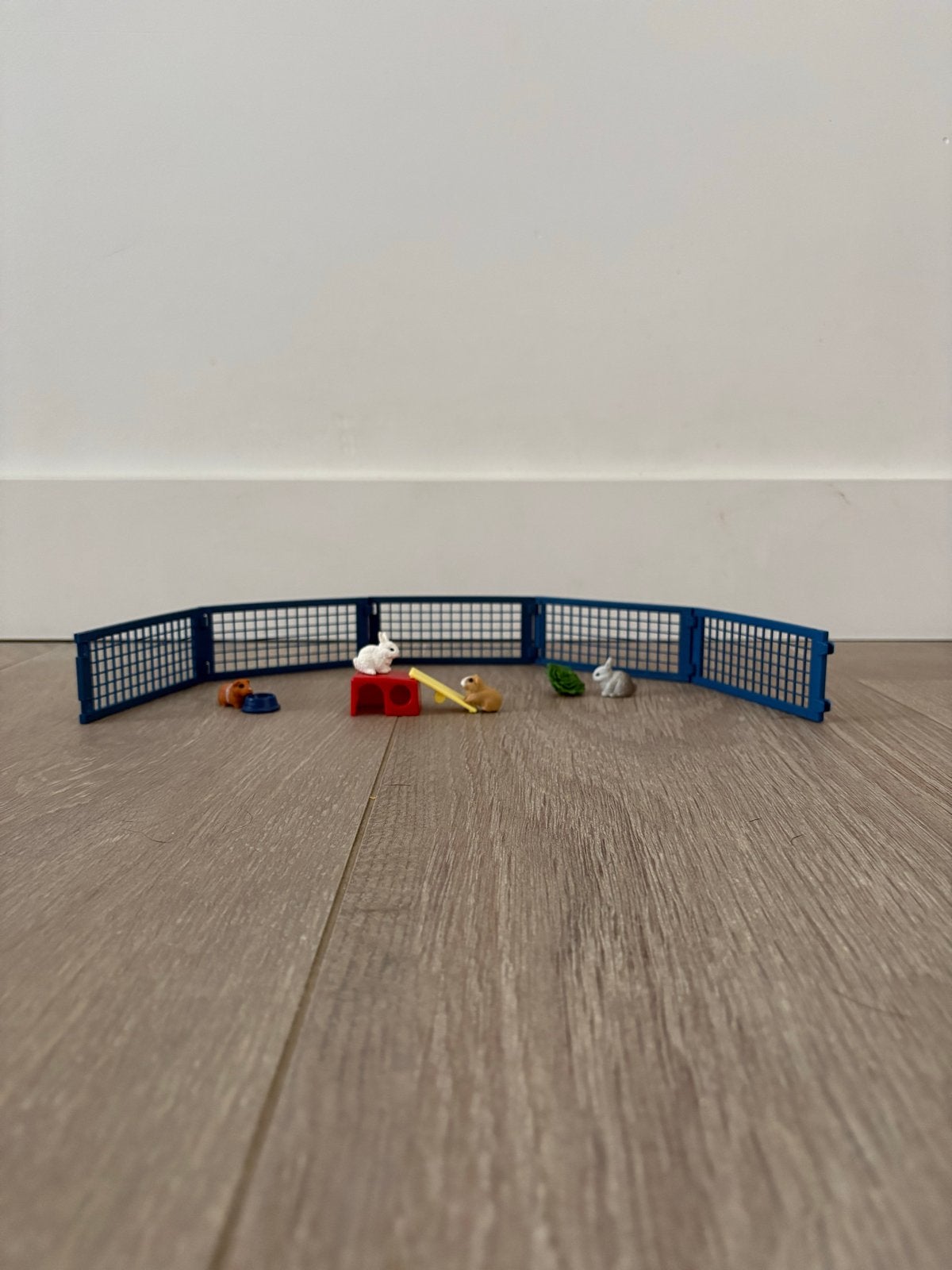 Konijnen en cavia's speelset met hekjes en accessoires, Kinderen en Baby's, Speelgoed | Overig, Ophalen of Verzenden, Gebruikt