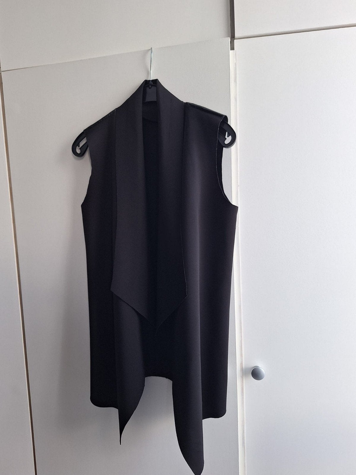 Zwarte nette gilet maat 36 38, Kleding | Dames, Bodywarmers, Verzenden, Gedragen, Maat 38/40 (M), Zwart