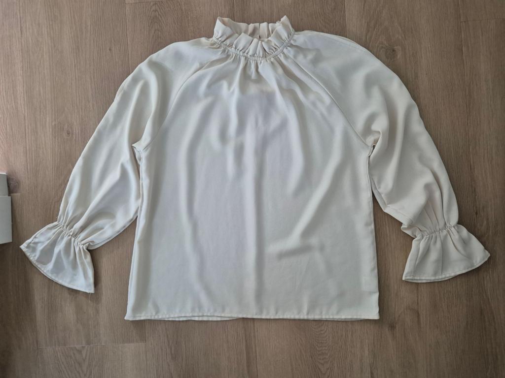 Ecru top, blote schouders, lange mouw, maat M, Kleding | Dames, Tops, Maat 38/40 (M), Beige, Ophalen of Verzenden, Zo goed als nieuw