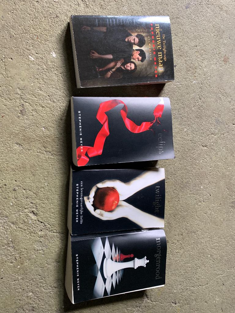Twilight saga, Ophalen of Verzenden, Gelezen, Stephenie Meyer, Nederland