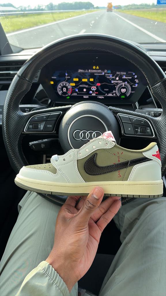 Nike Air Jordan 1 Low Travis Scott Medium Olive Nieuw, Ophalen of Verzenden, Nieuw, Overige kleuren, Sneakers of Gympen