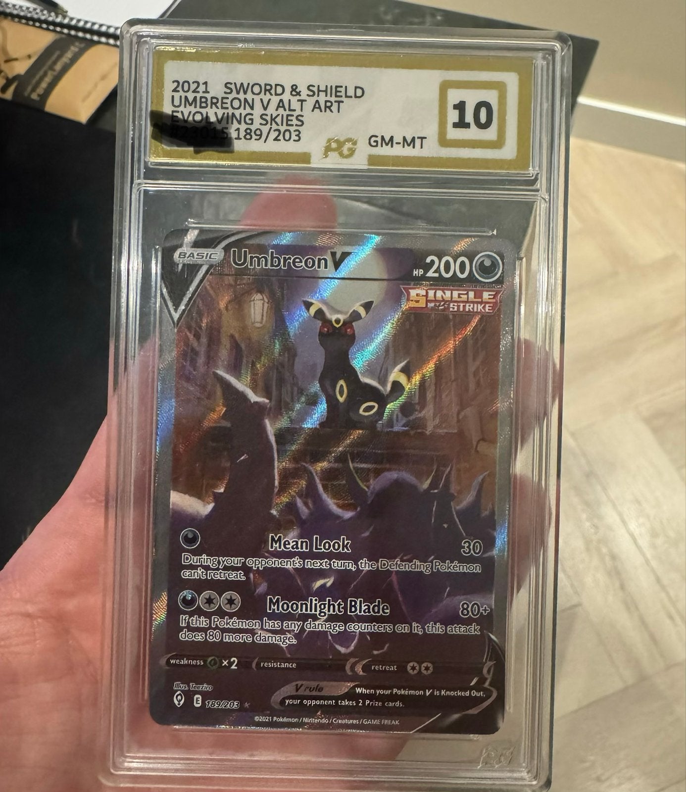 Pokémon Umbreon V Alt Art Evolving Skies 10, Ophalen of Verzenden, Nieuw, Losse kaart, Foil