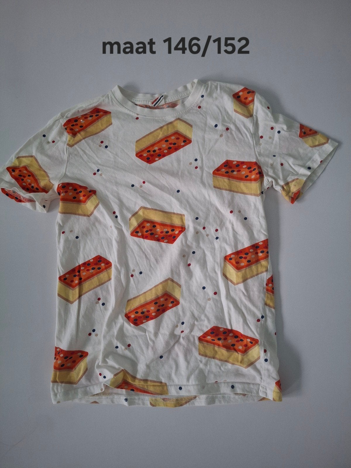 T-shirt met tompouce print - Maat 146/152, Jongen of Meisje, Ophalen of Verzenden, Zo goed als nieuw, Shirt of Longsleeve