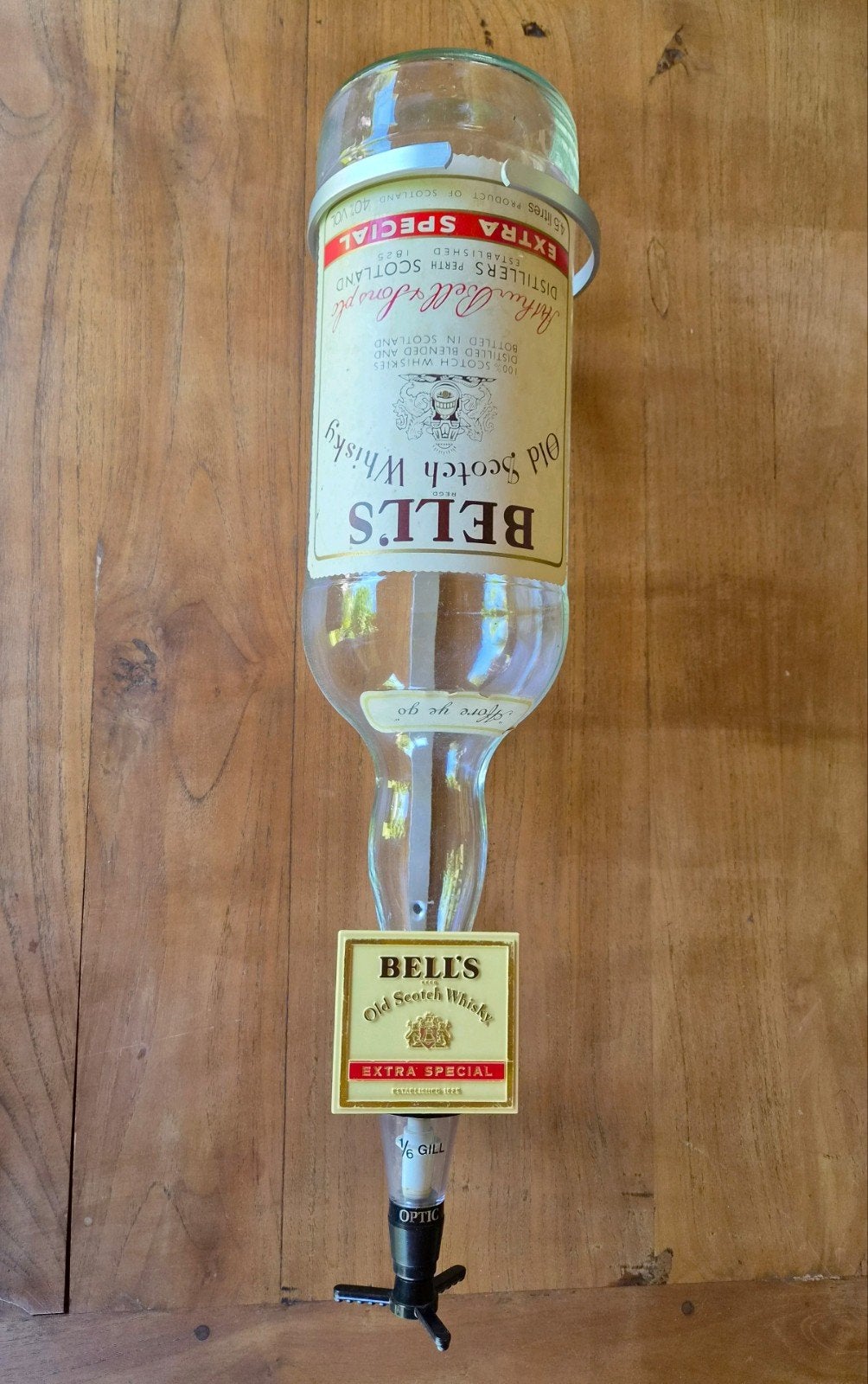Bell's Whiskey 4,5 L fles met dispenser en flessenbeugel, Ophalen of Verzenden, Gebruikt, Gebruiksvoorwerp