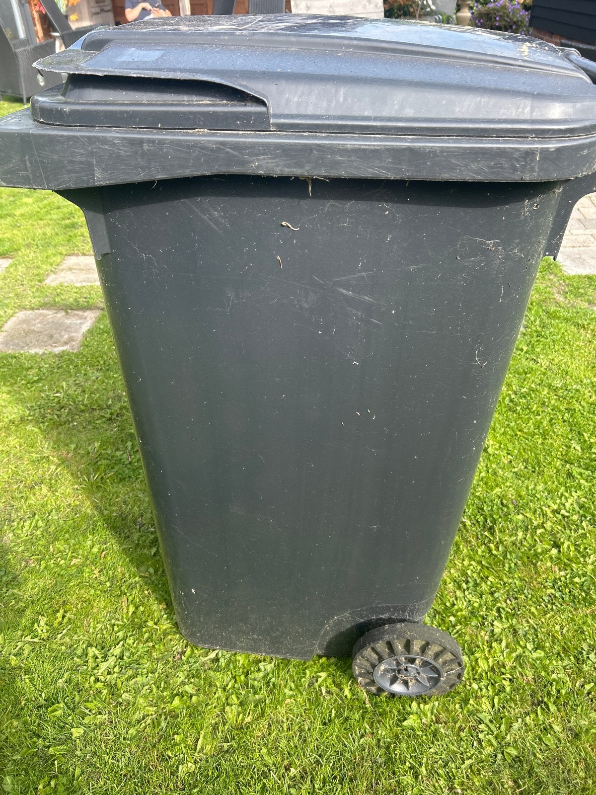 Grijze afvalcontainer 240L - EN 840-1, Ophalen, Gebruikt, Grijs, Kunststof