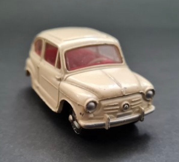 Dinky Toy Fiat 600, Ophalen of Verzenden, Zo goed als nieuw, Auto, Dinky Toys