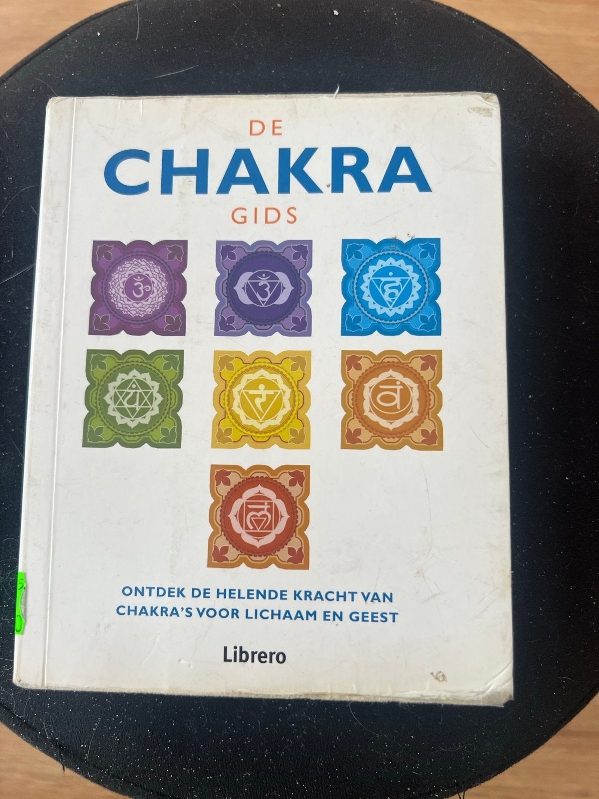 De Chakra Gids: Ontdek de Helende Kracht van Chakra's, Ophalen of Verzenden, Gelezen, Spiritualiteit algemeen, Instructieboek