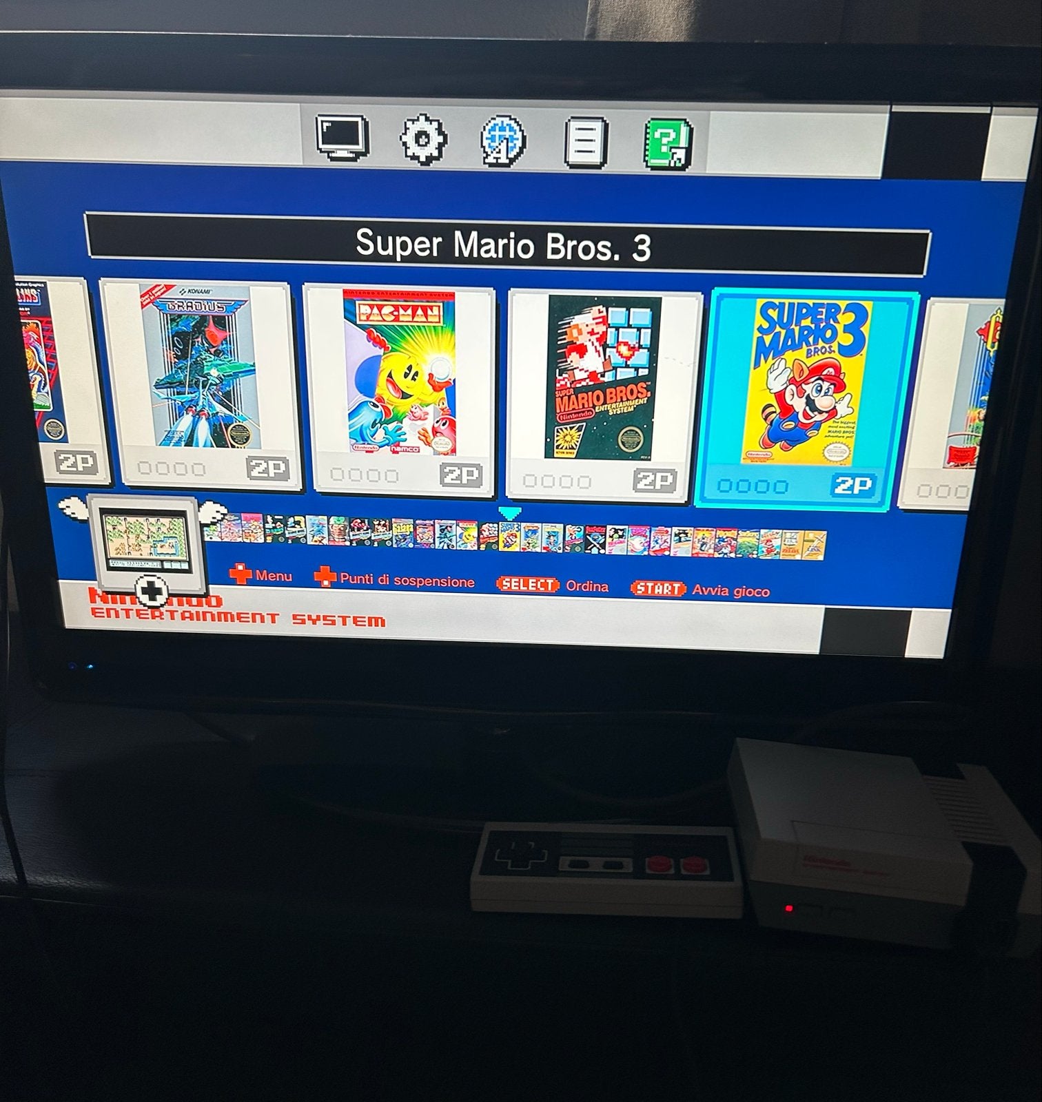 Soxo 22 inch TV met NES en 30 games, Spelcomputers en Games, Ophalen, Gebruikt, Met 1 controller, Met games