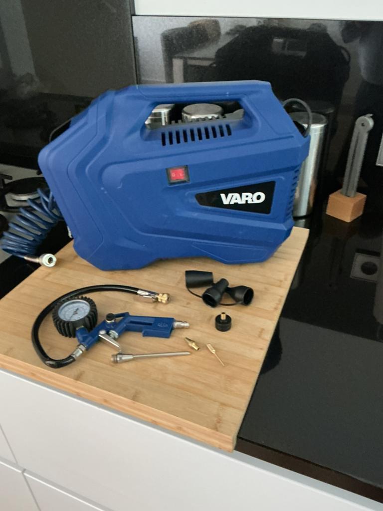 Z.G.A.N. Varo goedwerkende compressor met hulpstukken., Minder dan 25 liter, Ophalen, Zo goed als nieuw, Minder dan 200 liter/min