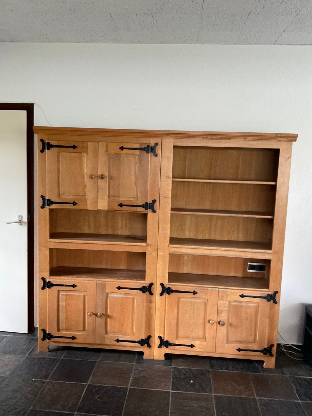 Twee massief eiken Oisterwijk boeken/servieskasten, Huis en Inrichting, Ophalen, Eikenhout, 50 tot 100 cm, Landelijk